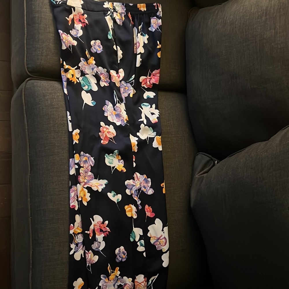 Andeawy Floral High Rise Pull-On Capri Pants Women's Med